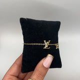 Lara | Pulseira Monograma Dourada