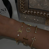 Celine | Pulseira Monograma Dourada
