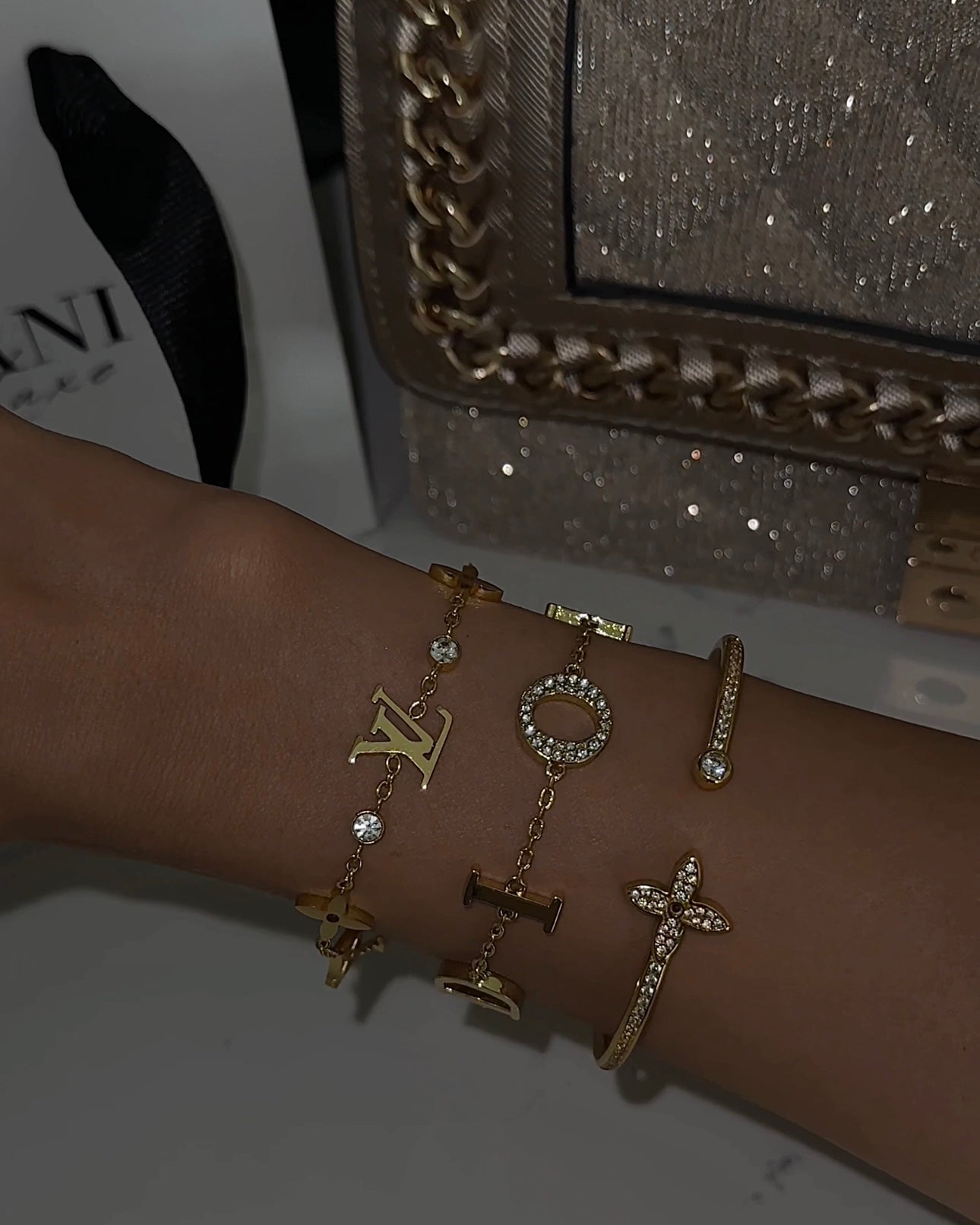 Celine | Pulseira Monograma Dourada