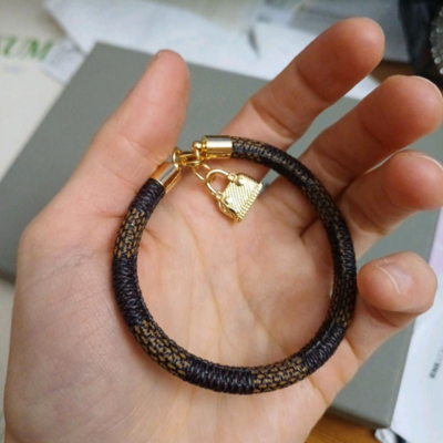 Lulu | Pulseira Pingente Bolsa