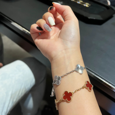 Laura | Conjunto Trevo Vermelho