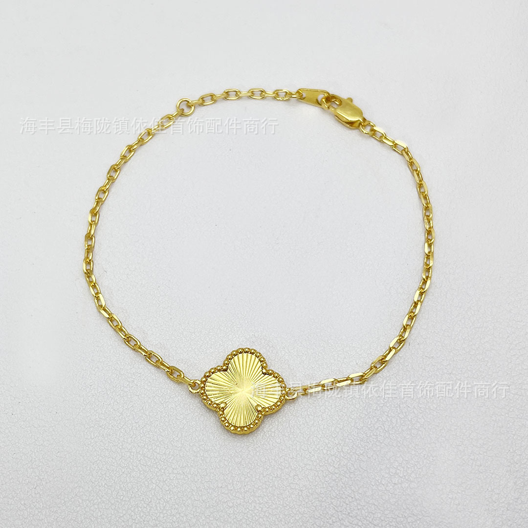 Sofia | Pulseira Inicial Trevo Delicada