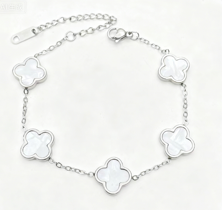 Helena | Pulseira Inicial Trevo Prateada