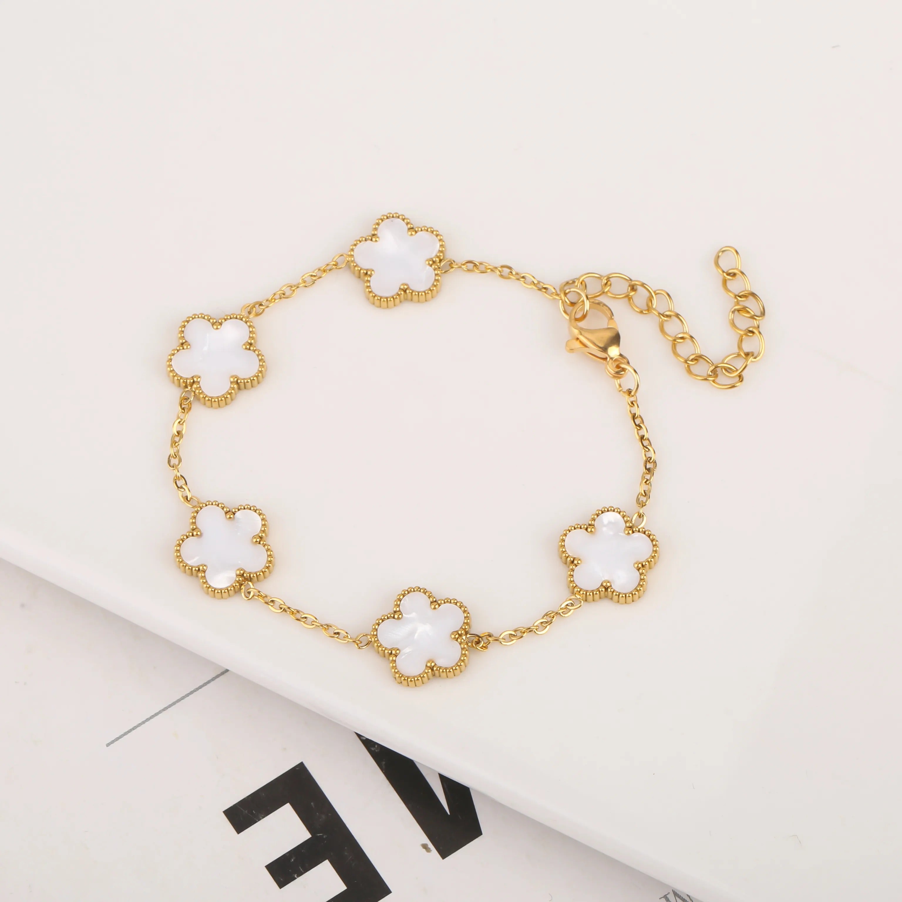 Sofia | Conjunto Trevo Branco Luxo